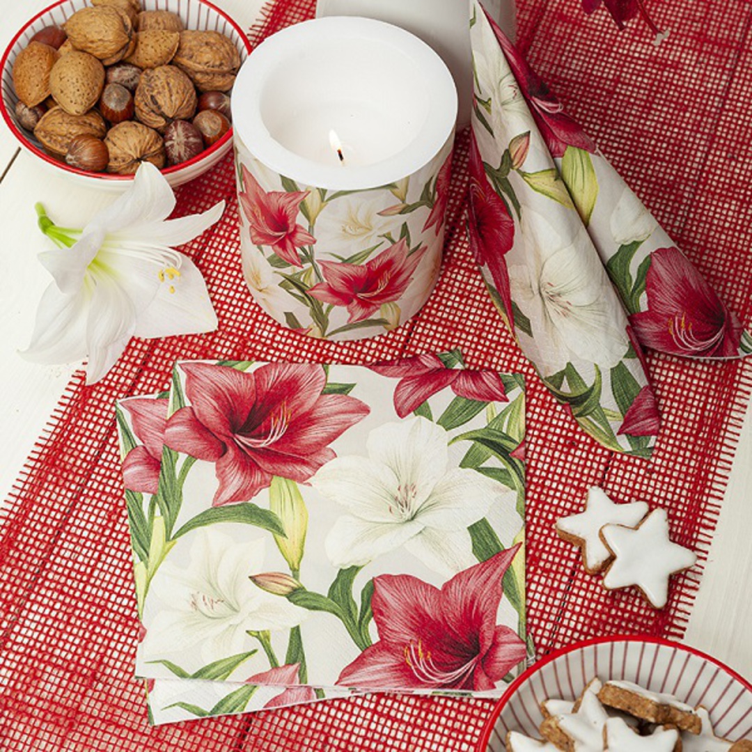 Christmas Lilly Floral Candle 12cm *ETA Nov image 1